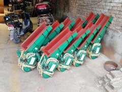 現(xiàn)貨供應各種型號電磁振動給料機、GZ電磁給料機、礦用電磁振動給
